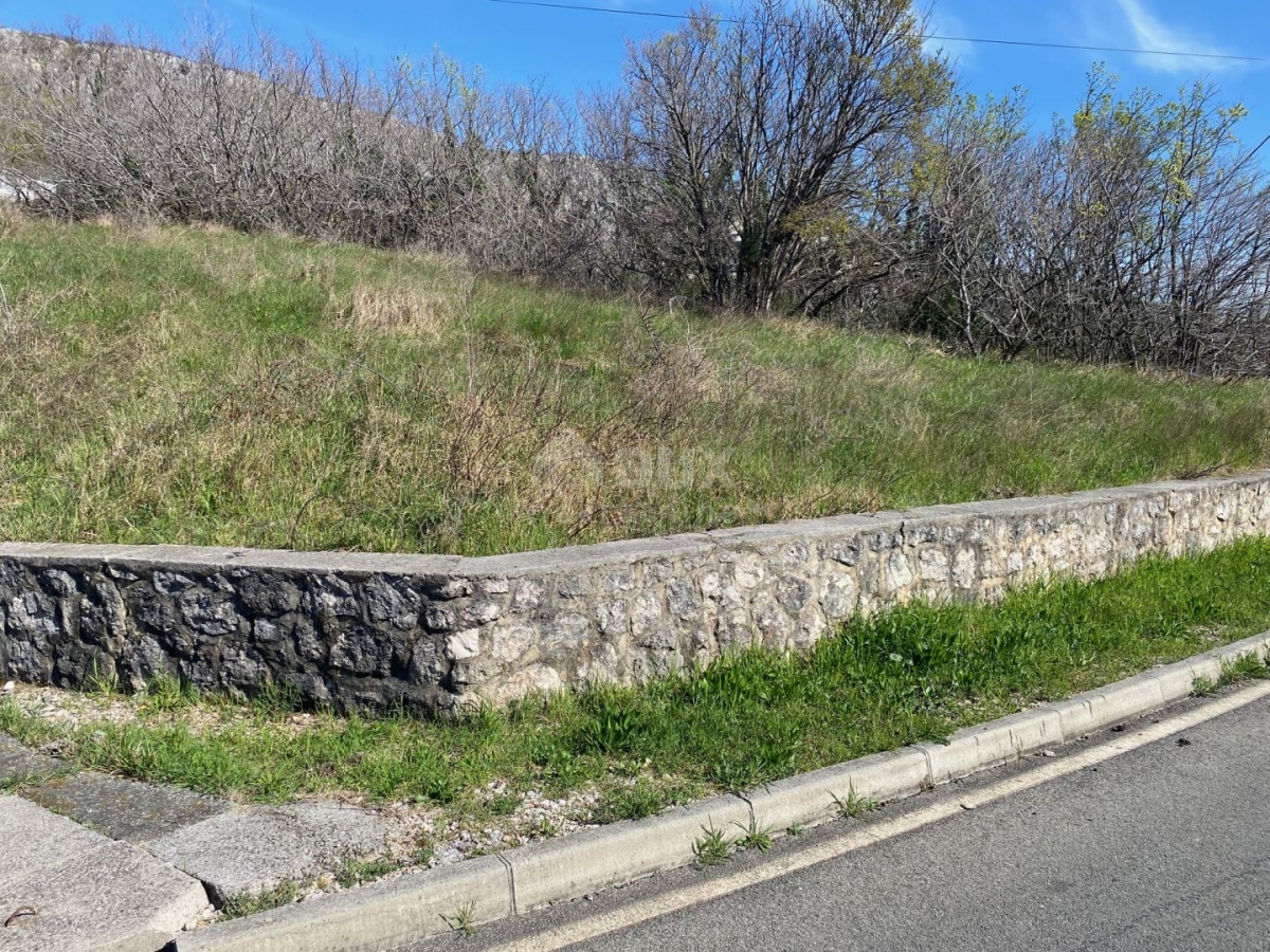 CRIKVENICA, BRIBIR - building plot 676 m2 next to an asphalted road for a residential building - apa