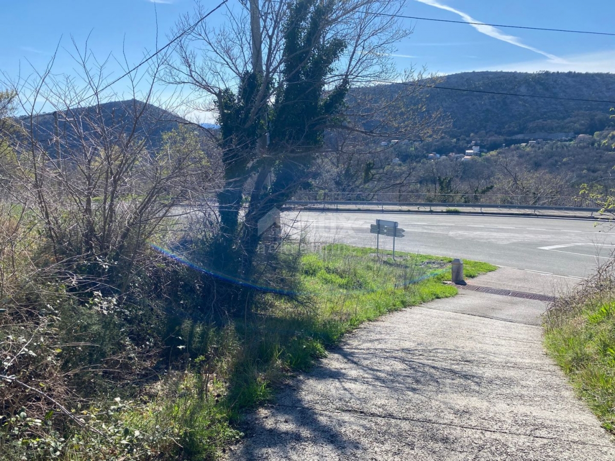 CRIKVENICA, BRIBIR - building plot 676 m2 next to an asphalted road for a residential building - apa