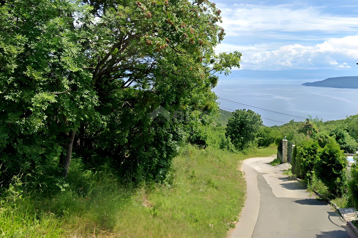 OPATIJA, BRSEČ – Urbanisiertes Grundstück mit Blick auf den malerischen Horizont der Kvarner-Bucht