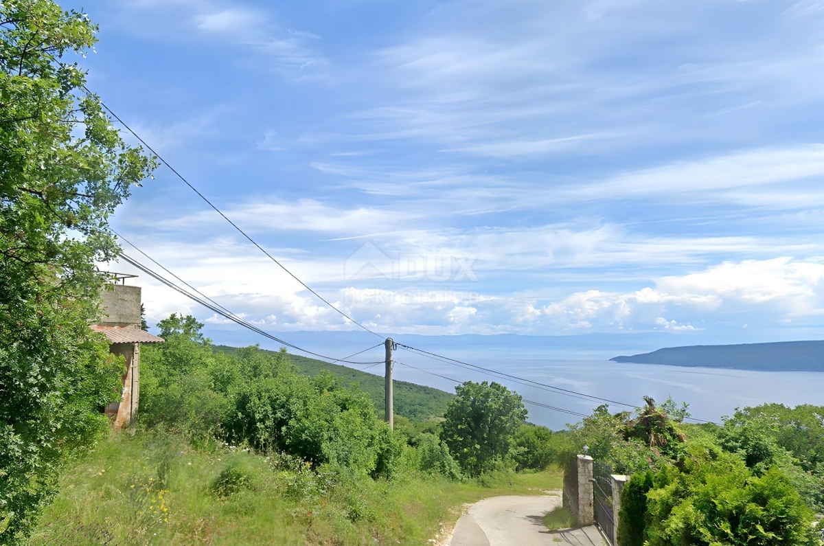 OPATIJA, BRSEČ – Urbanisiertes Grundstück mit Blick auf den malerischen Horizont der Kvarner-Bucht