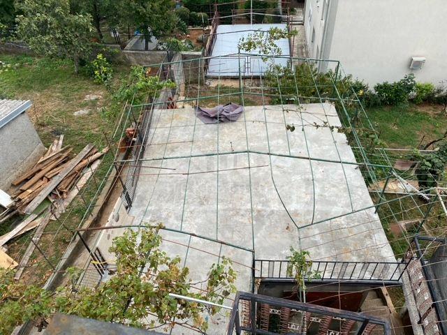 RIJEKA, SRDOČI, GRBCI - Einfamilienhaus mit 4 Wohnungen + Nebengebäude + Garten! GELEGENHEIT!