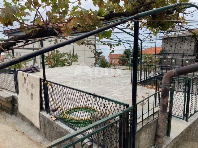 RIJEKA, SRDOČI, GRBCI - Einfamilienhaus mit 4 Wohnungen + Nebengebäude + Garten! GELEGENHEIT!