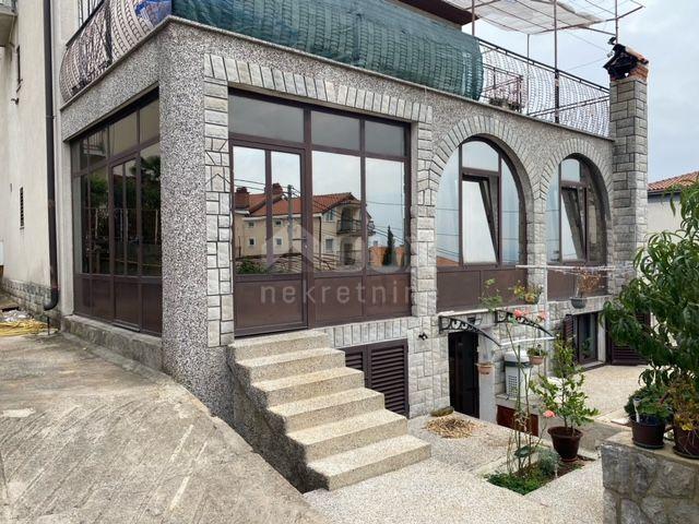 RIJEKA, SRDOČI, GRBCI - detached house with 4 apartments + outbuilding + garden! OPPORTUNITY!