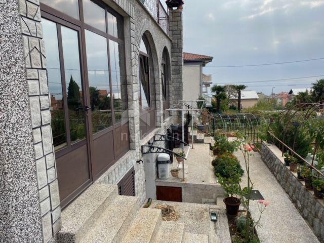 RIJEKA, SRDOČI, GRBCI - detached house with 4 apartments + outbuilding + garden! OPPORTUNITY!