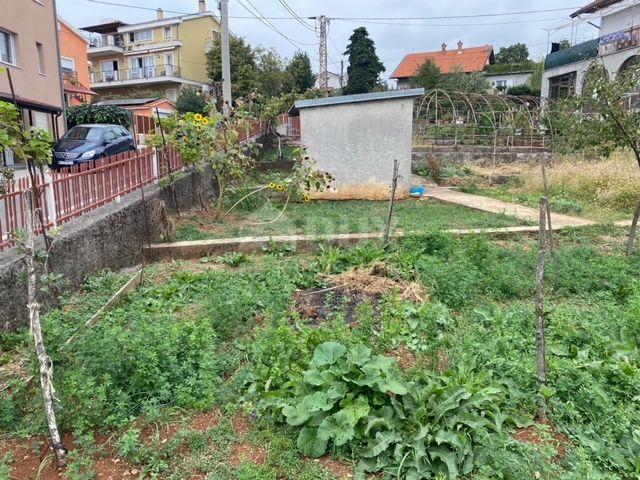 RIJEKA, SRDOČI, GRBCI - Einfamilienhaus mit 4 Wohnungen + Nebengebäude + Garten! GELEGENHEIT!