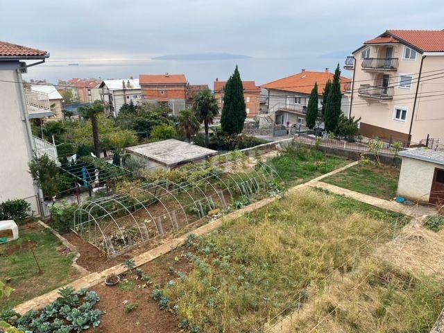 RIJEKA, SRDOČI, GRBCI - Einfamilienhaus mit 4 Wohnungen + Nebengebäude + Garten! GELEGENHEIT!