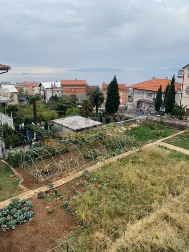 RIJEKA, SRDOČI, GRBCI - Einfamilienhaus mit 4 Wohnungen + Nebengebäude + Garten! GELEGENHEIT!