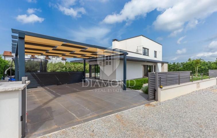 Porec, modern house with pool in a desirable location