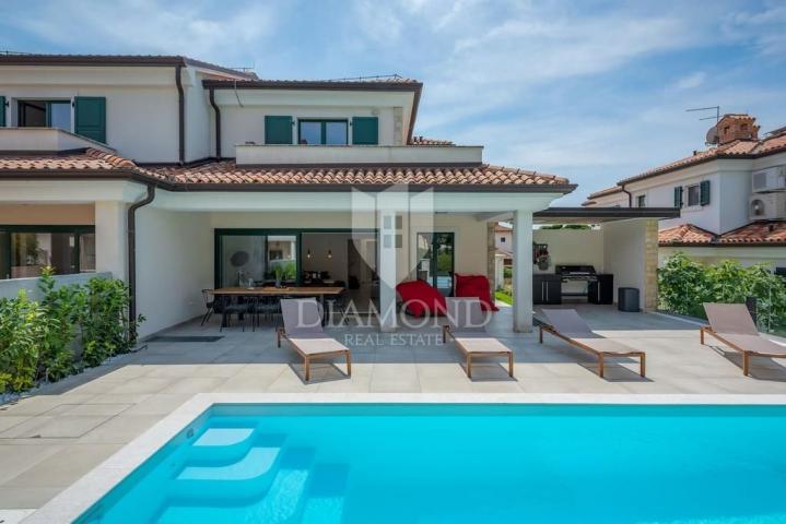 Exclusive! Villa with pool 2nd row from the sea