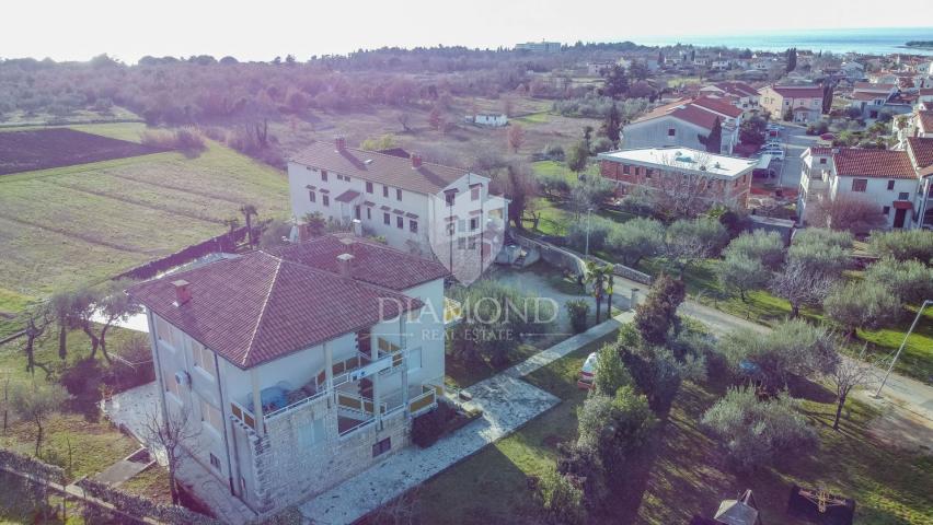 POREČ Property with two houses, swimming pool and building land