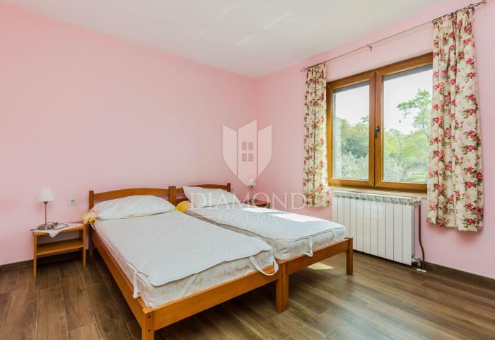 Apartmenthaus mit 4 Apartments in der Nähe von Porec