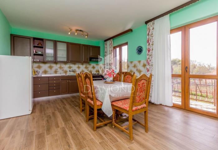 Apartmenthaus mit 4 Apartments in der Nähe von Porec