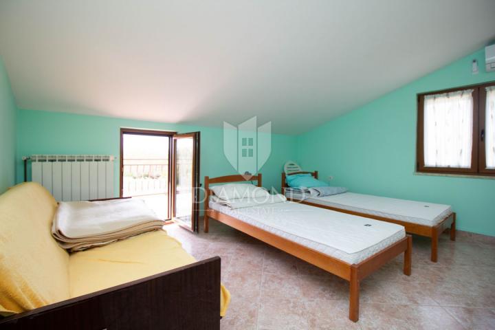 Apartmenthaus mit 4 Apartments in der Nähe von Porec