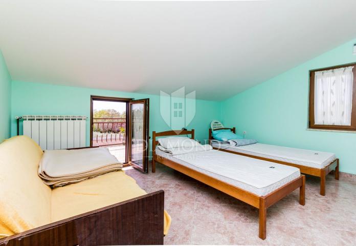 Apartmenthaus mit 4 Apartments in der Nähe von Porec