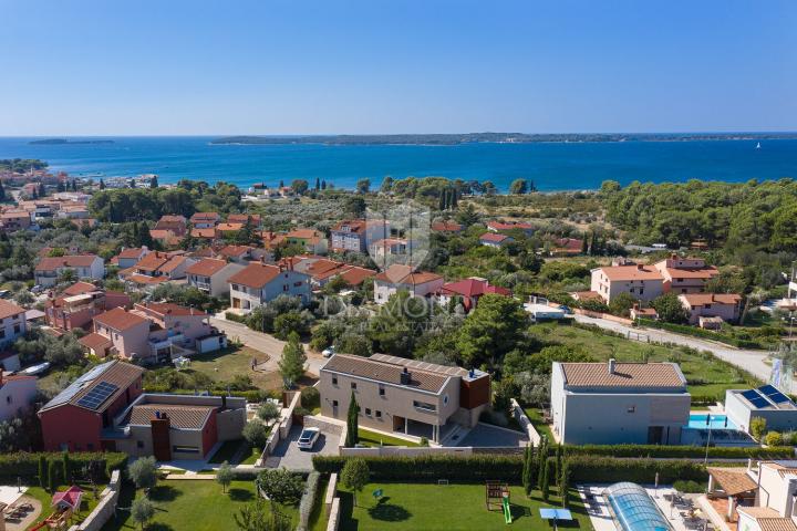 Fazana-unique house with pool upstairs and sea view