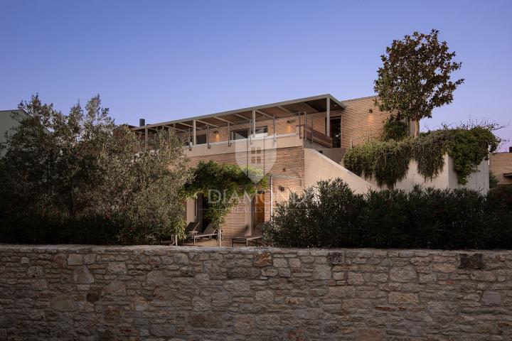 Fazana-unique house with pool upstairs and sea view