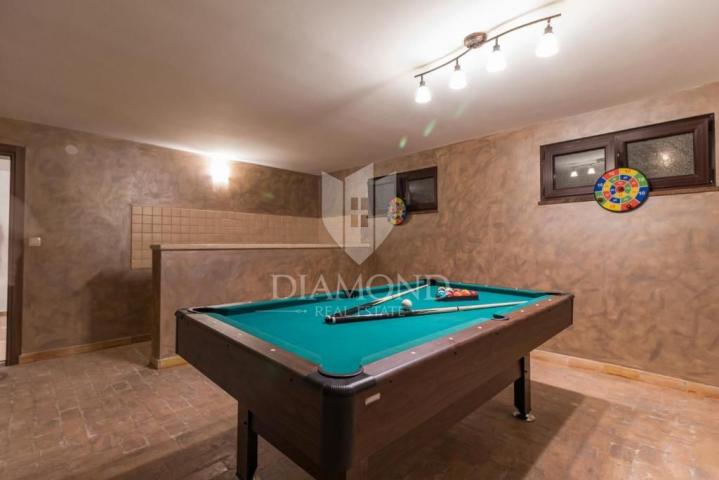 Pula, spacious villa with pool and jacuzzi