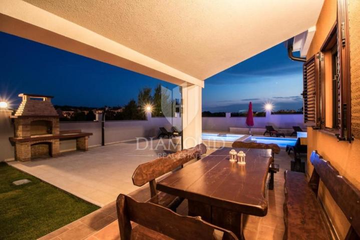 Pula, spacious villa with pool and jacuzzi