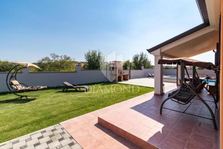 Pula, spacious villa with pool and jacuzzi