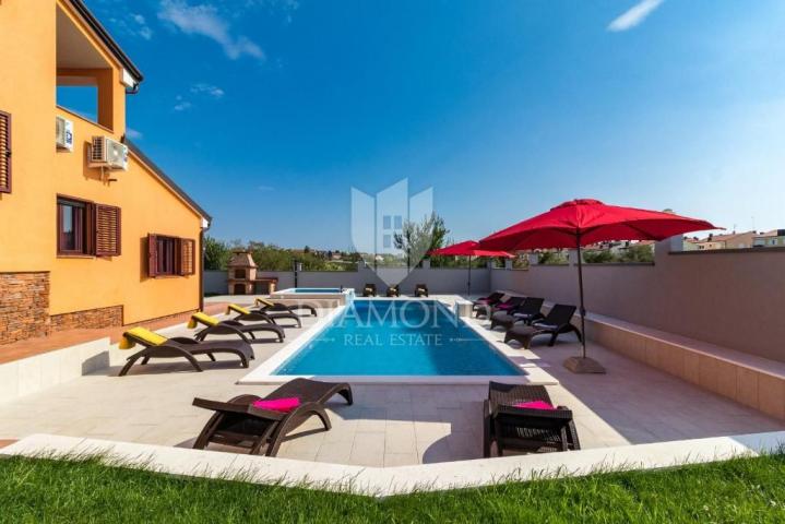 Pula, spacious villa with pool and jacuzzi