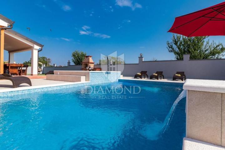 Pula, spacious villa with pool and jacuzzi