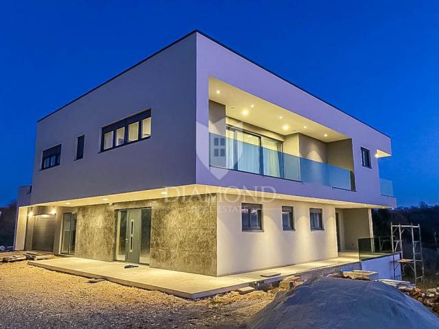 Rovinj, Umgebung, neue Luxusvilla in ruhiger Lage