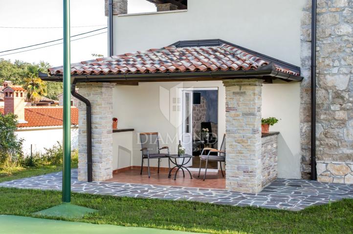 Kršan, okolica, autohtona villa na prekrasnom imanju