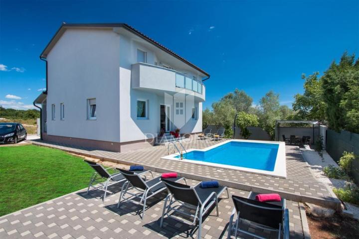 Vodnjan, surroundings, holiday house with pool