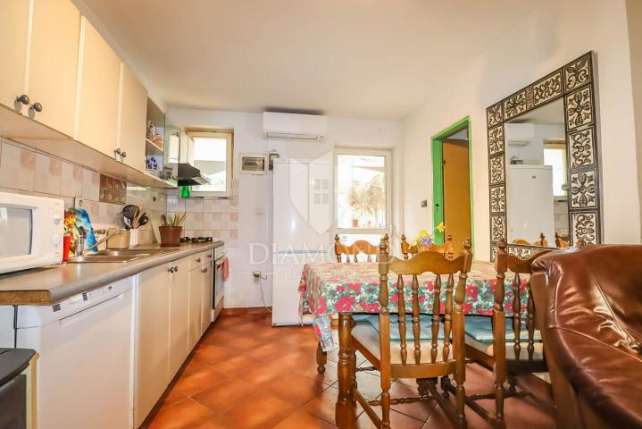 Rovinj, three residential units in a quiet location