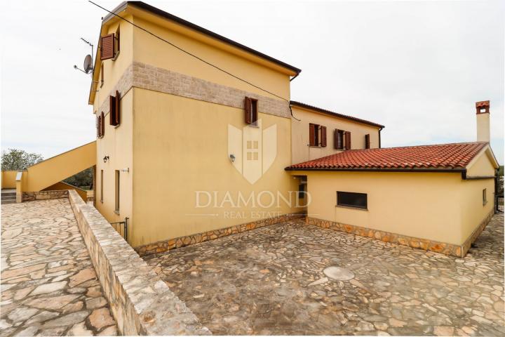 Porepč, surroundings of houses with large garden and sea view