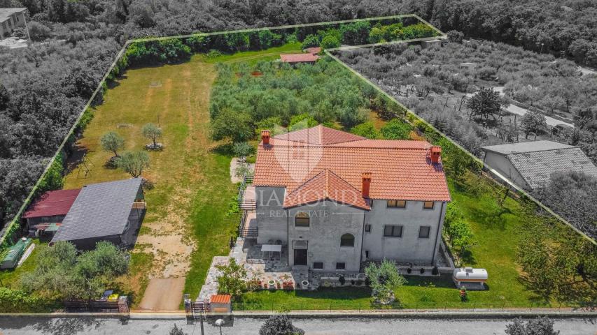 Umag! Excellent house with a large garden!