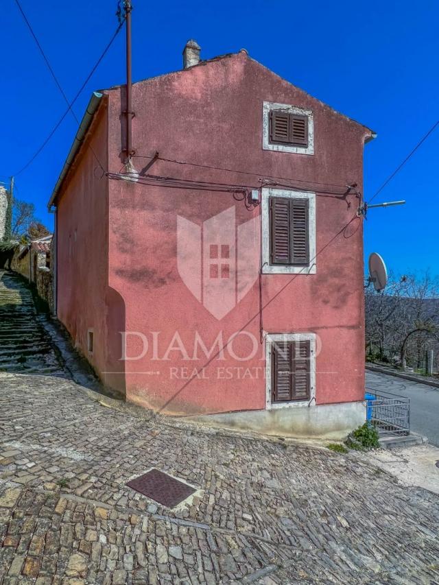 Motovun, Einfamilienhaus mit freiem Blick