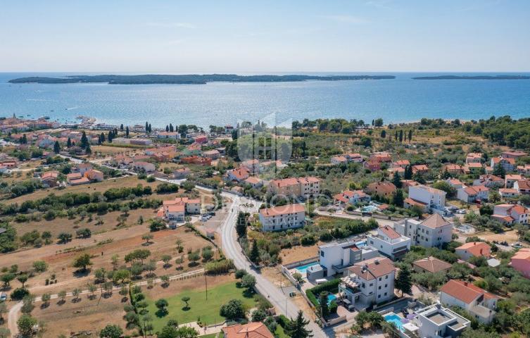 Fazana, house with three apartments and sea view