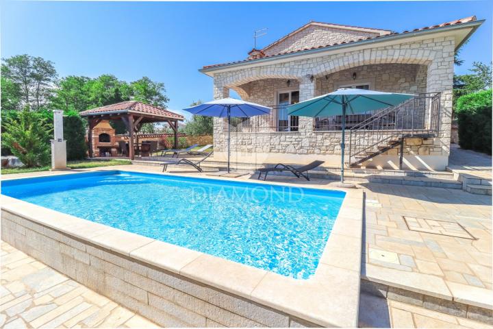 Porec, surroundings, beautiful stone house with pool, opportunity!