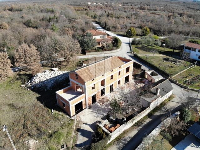 Villa with pool under construction in a quiet location