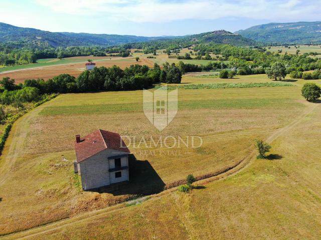 Boljun, a house in a beautiful location with an open view