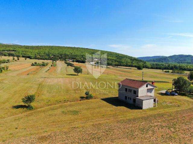 Boljun, a house in a beautiful location with an open view