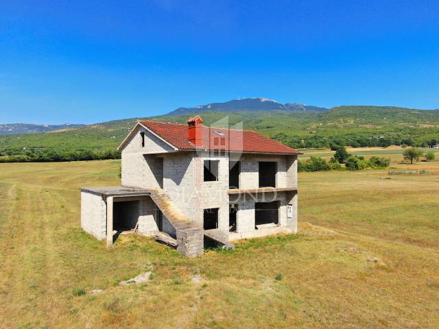 Boljun, a house in a beautiful location with an open view