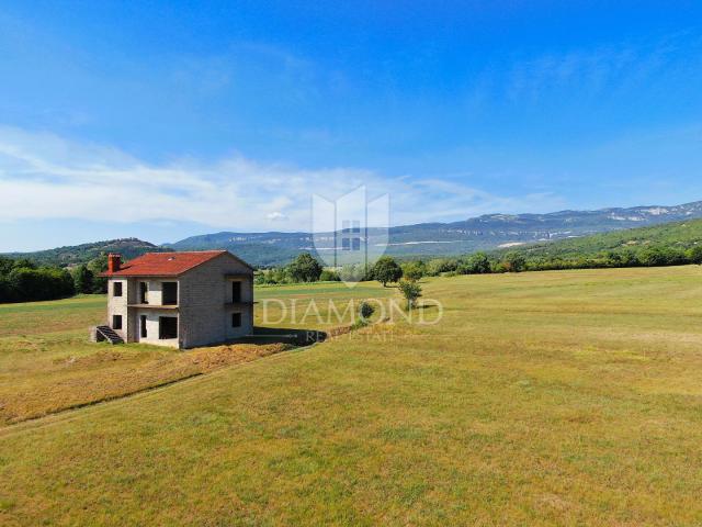 Boljun, a house in a beautiful location with an open view