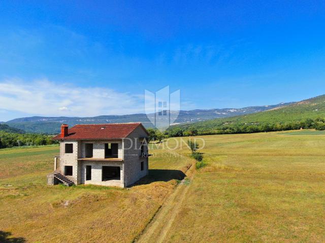 Boljun, a house in a beautiful location with an open view