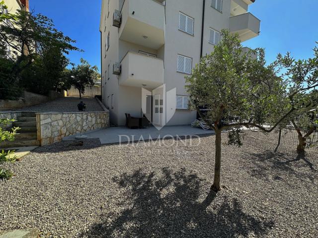 Rabac, two-room apartment with a garden