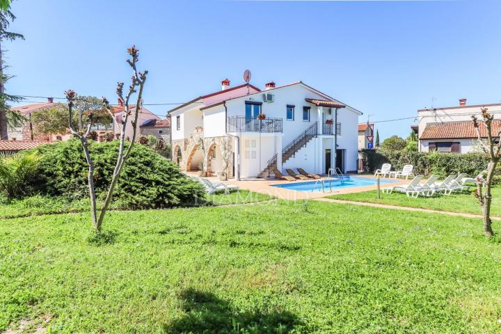 Poreč, Umgebung, Haus mit Swimmingpool und großem Garten!