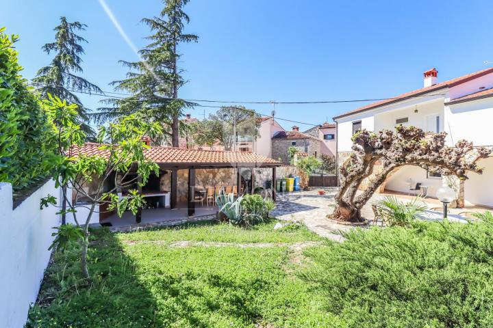 Poreč, Umgebung, Haus mit Swimmingpool und großem Garten!