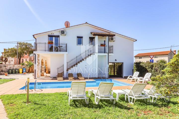 Poreč, Umgebung, Haus mit Swimmingpool und großem Garten!