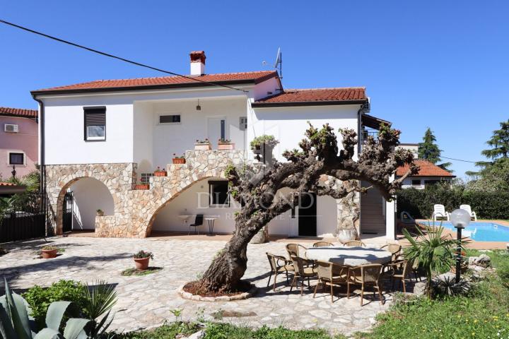 Poreč, Umgebung, Haus mit Swimmingpool und großem Garten!