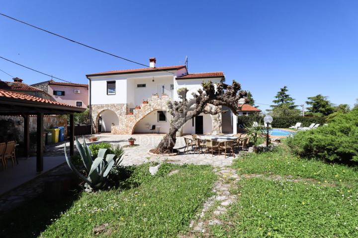 Poreč, Umgebung, Haus mit Swimmingpool und großem Garten!