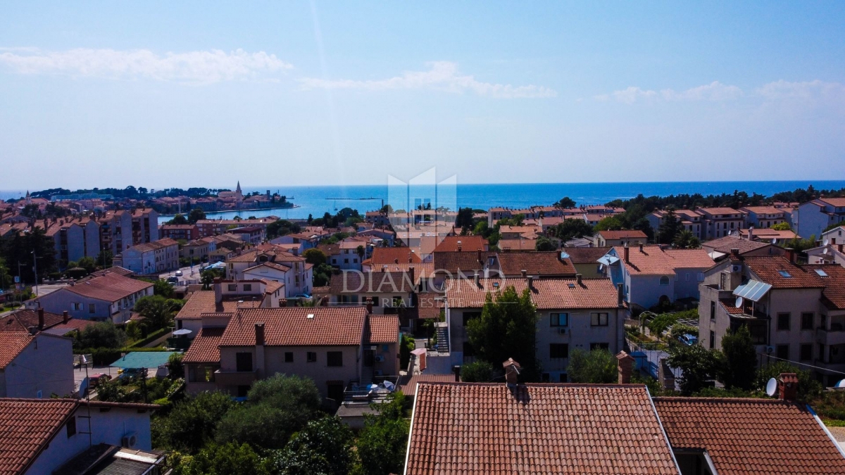 Poreč, PENTHOUSE sa terasom i pogledom na more u centru grada!