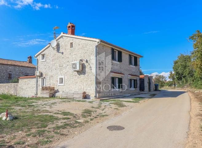 Poreč, Umgebung, renoviertes autochthones istrisches Steinhaus in ruhiger Lage!