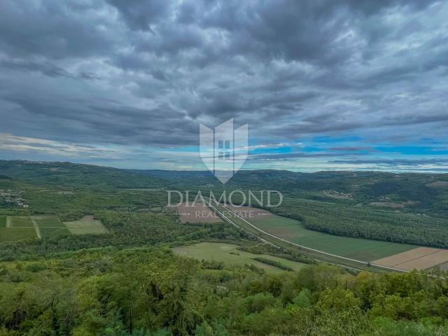 Motovun, kuća u centru sa otvorenim pogledom