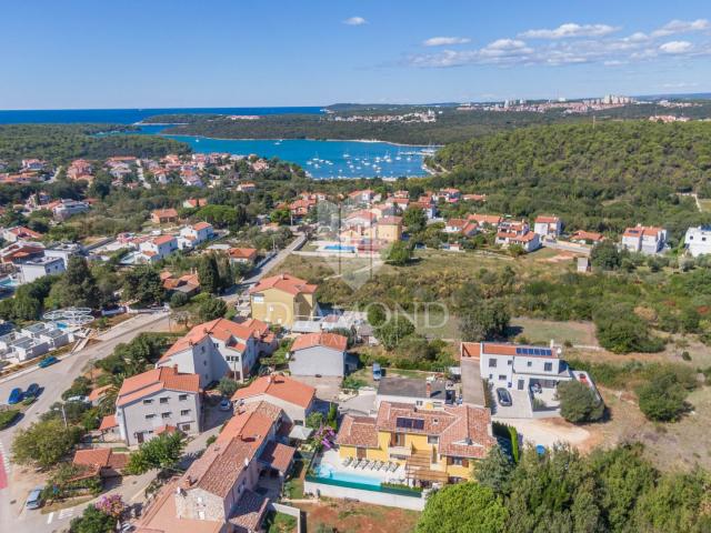 Medulin, Umgebung, tolles Haus mit Pool nicht weit vom Strand entfernt